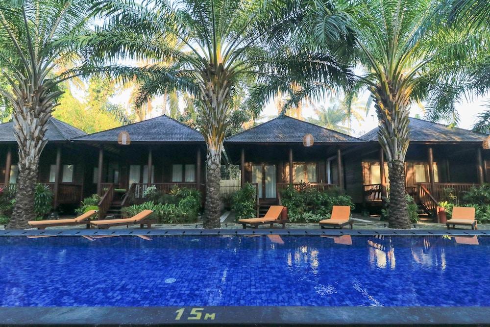 Coconut Boutique Resort Senggigi Exterior photo