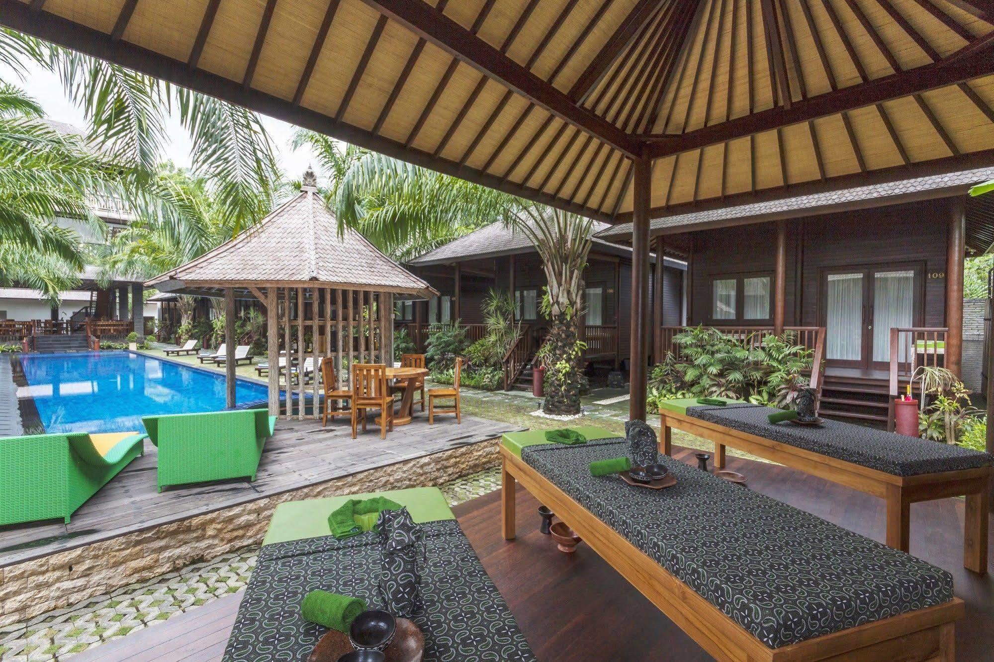 Coconut Boutique Resort Senggigi Exterior photo
